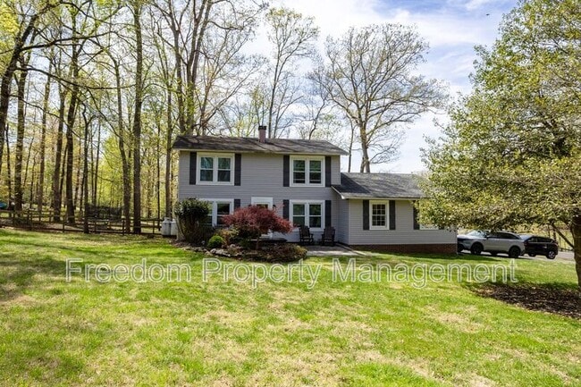 6197 Edwards Dr in Broad Run, VA - Building Photo - Building Photo