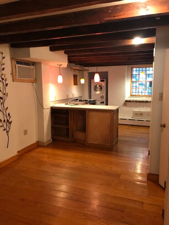 209 Spruce St, Unit Studio Photo
