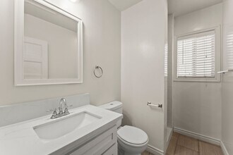 4104 E 7th St, Unit Unit 6 in Long Beach, CA - Building Photo - Building Photo