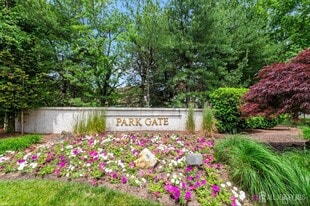 1 Carriage Pl in Edison, NJ - Building Photo