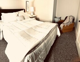 75 Sanford St, Unit 3 in Bangor, ME - Building Photo - Building Photo