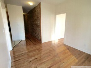 122 La Salle St in New York, NY - Building Photo - Building Photo