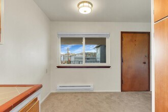 Birch Tree Apartments in Seattle, WA - Building Photo - Building Photo