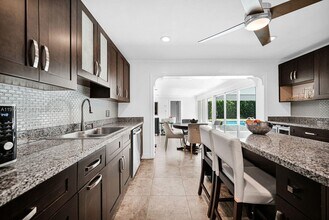 7700 SW 139th Ter in Palmetto Bay, FL - Building Photo - Building Photo