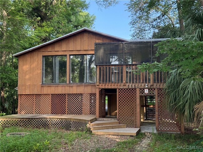5908 Riverside Dr in Yankeetown, FL - Building Photo - Building Photo