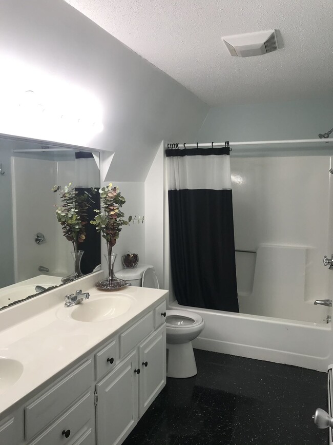 111 Lyme Rd, Unit 2nd floor