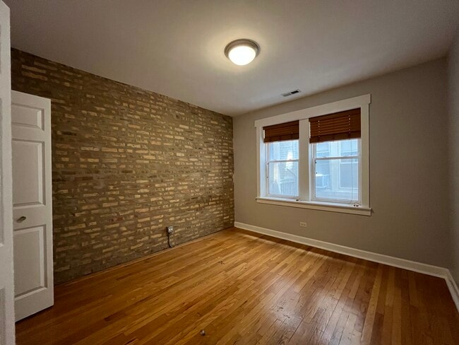 property at 4938 N Winthrop Ave