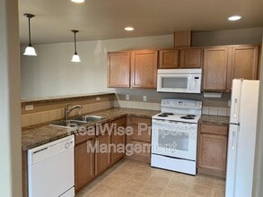 1201 SW 27th St in Redmond, OR - Foto de edificio - Building Photo