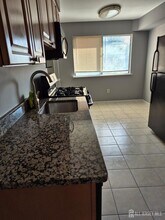 915 Edison Glen Terrace in Edison, NJ - Building Photo - Building Photo