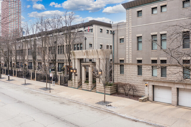 123 W Oak St in Chicago, IL - Foto de edificio - Building Photo