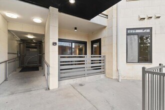 3600 S Lamar Blvd in Austin, TX - Foto de edificio - Building Photo