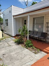 611 El Prado, Unit 611 elprado in West Palm Beach, FL - Building Photo - Building Photo