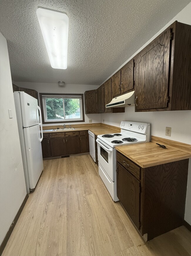 3915 Southlawn Rd in Cedar Falls, IA - Building Photo - Building Photo