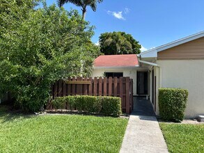 4393 Woodstock Dr in West Palm Beach, FL - Building Photo - Building Photo