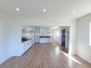 200 N Acacia Ave in Compton, CA - Building Photo - Building Photo