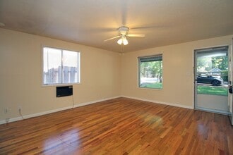 16711 SW Lake Forest Blvd in Lake Oswego, OR - Building Photo - Building Photo