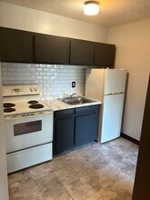 1691 Robinwood Ave, Unit 102 in Lakewood, OH - Foto de edificio - Building Photo