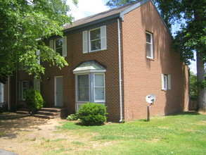 Fox Hill Townhomes in Kilmarnock, VA - Foto de edificio - Building Photo