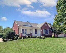 702 Mt Vernon Dr in Clarksville, TN - Building Photo