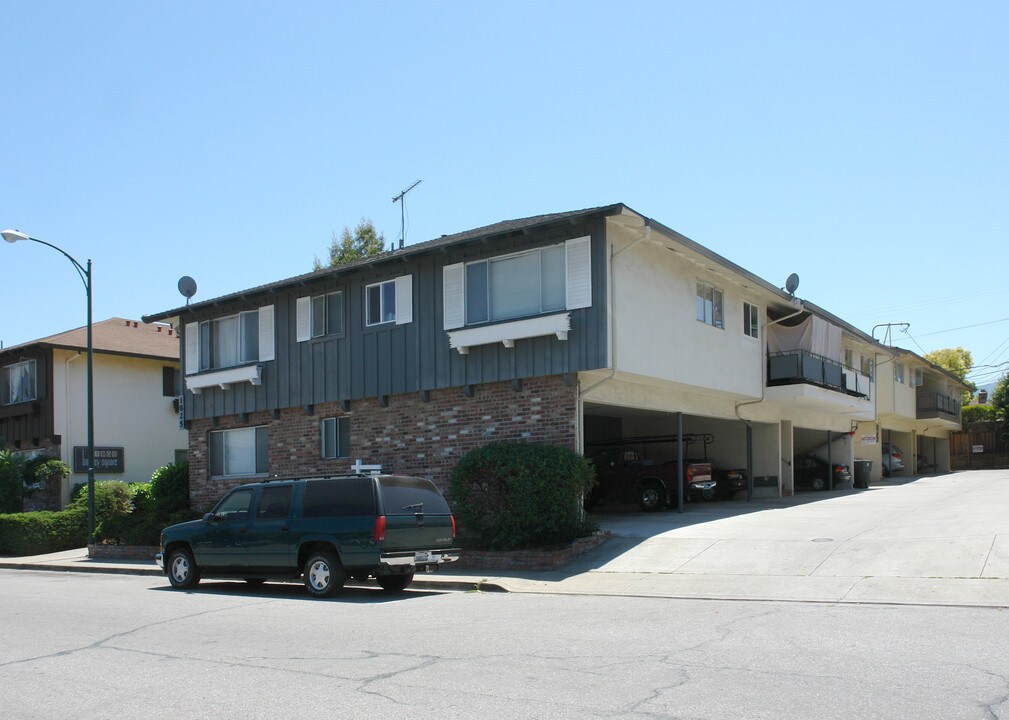 1825 Ednamary Way in Mountain View, CA - Foto de edificio