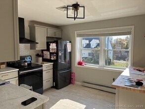 14 Kowal Ct in Newington, CT - Building Photo - Building Photo