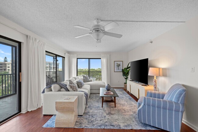 1104 Benjamin Franklin Dr, Unit #518 in Sarasota, FL - Foto de edificio - Building Photo