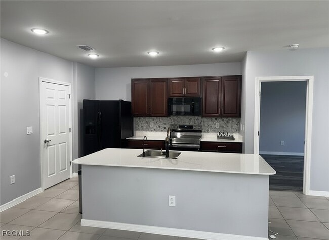 1923 NW 10th Ave in Cape Coral, FL - Building Photo - Building Photo