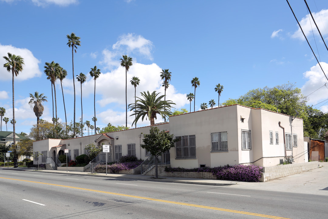 2500 Arlington Ave in Los Angeles, CA - Building Photo