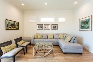 588 111th Ave N in Naples, FL - Building Photo