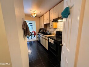 120 Donna Lynn Dr in East Greenbush, NY - Building Photo - Building Photo