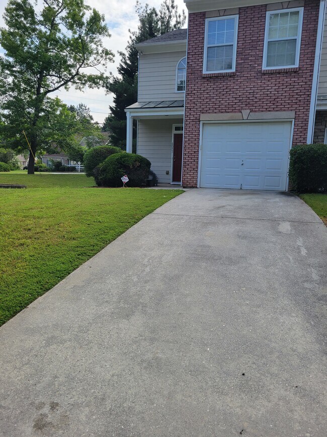 6071 Grovegate Ln in Tucker, GA - Foto de edificio - Building Photo