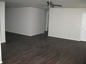 11719 Surrey Hills Blvd in Yukon, OK - Building Photo