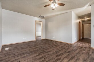 12 Shirley Ln in Edmond, OK - Building Photo - Building Photo