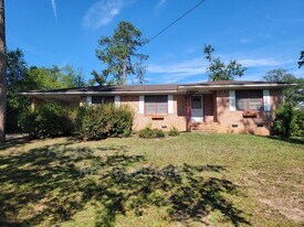 1125 Crestview Dr in North Augusta, SC - Building Photo
