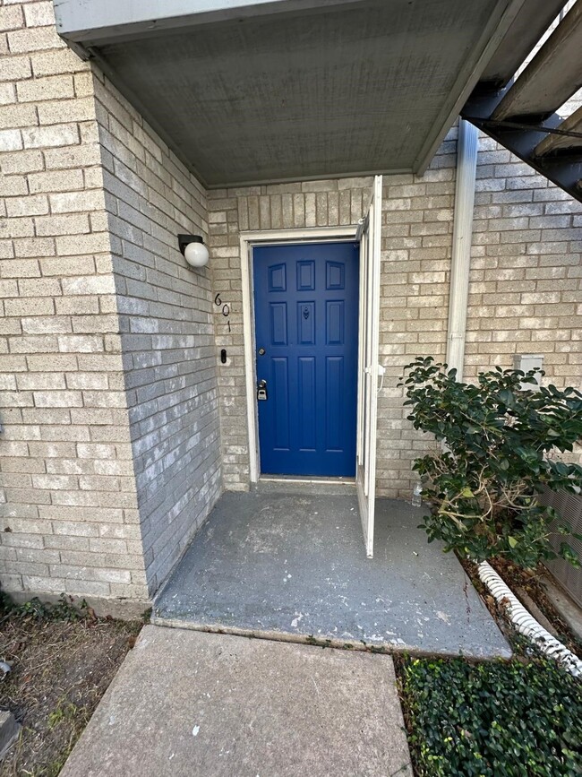 property at 9797 Leawood Blvd