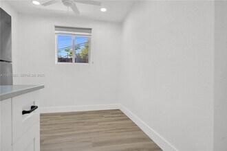 210 Beacom Blvd in Miami, FL - Building Photo - Building Photo