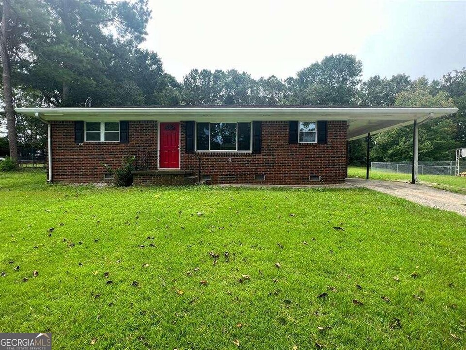 317 Community Dr in Mableton, GA - Building Photo