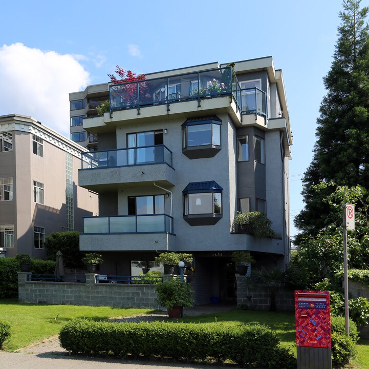 2436 W 2nd Ave in Vancouver, BC - Building Photo