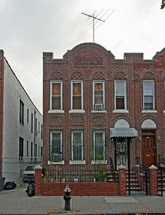 127 E 96th St in Brooklyn, NY - Building Photo