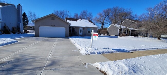 property at 996 Hawthorne Dr