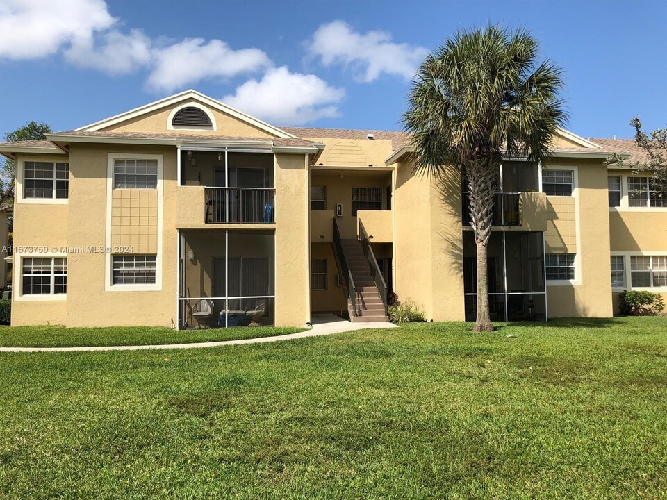 800 Cypress Park Way, Unit L1 in Deerfield Beach, FL - Building Photo