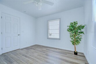 150 E Madeira Ave in Madeira Beach, FL - Building Photo - Building Photo
