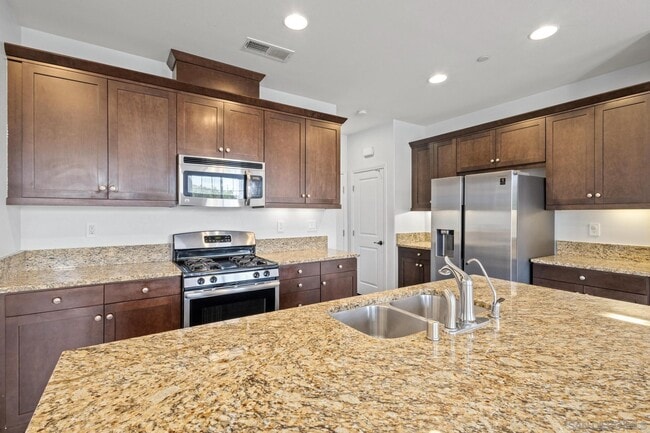 1770 Saltaire Pl in San Diego, CA - Building Photo - Building Photo