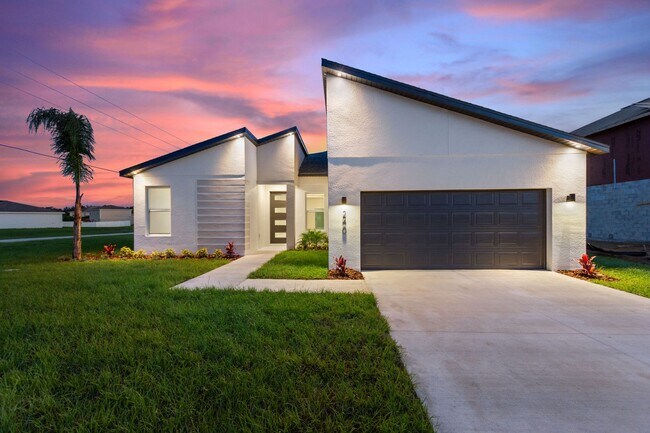 2400 Rock Ct in Poinciana, FL - Building Photo - Building Photo