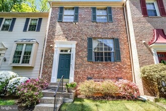 4546 Little River Run Dr in Annandale, VA - Building Photo - Building Photo