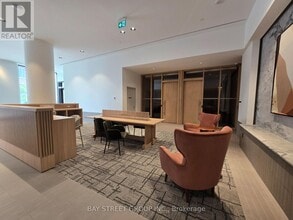 395 Square One Dr in Mississauga, ON - Building Photo - Building Photo