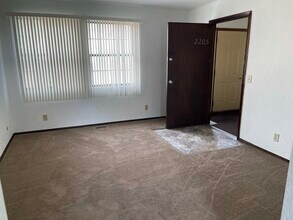 2205 Stoneybrook Rd in Pekin, IL - Building Photo - Building Photo