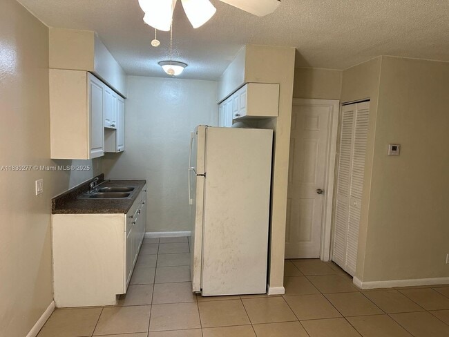214 SE 8th St in Hallandale Beach, FL - Building Photo - Building Photo