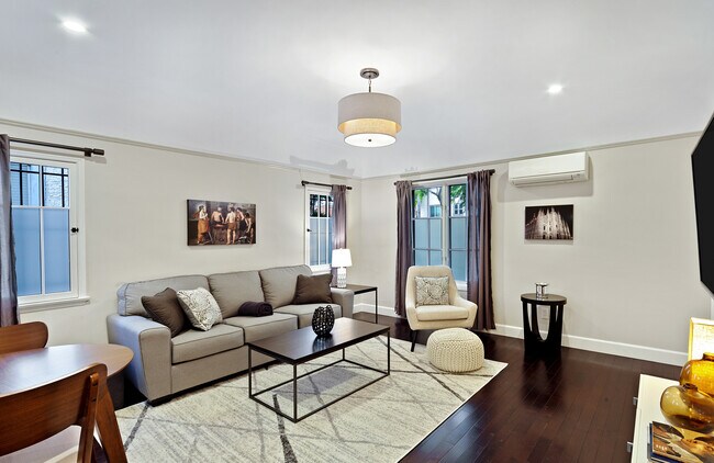 1118 Poinsettia Dr, Unit 1120 Lower in West Hollywood, CA - Building Photo - Building Photo