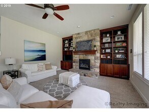 2570 NW 108th Terrace in Portland, OR - Building Photo - Building Photo